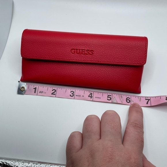 GUESS Red & Black Eyeglasses Case with Cleaning Cloth- NWOT - Picture 6 of 7
